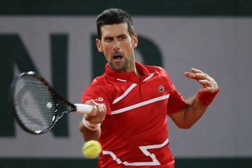 Novak Djokovic envoie à nouveau une balle dans la tête d'un juge de ligne