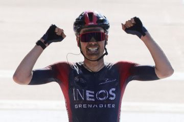 Paris-Roubaix : le Néerlandais Dylan van Baarle triomphe de l'enfer du Nord
