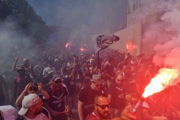 Sauvé in extremis par la FFF, Bordeaux reste en Ligue 2