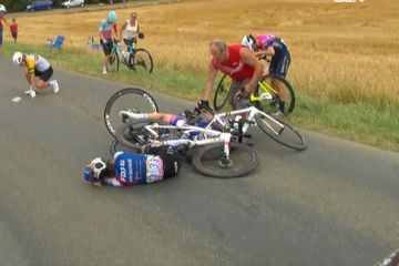 Tour de France Femmes: Marta Cavalli souffre d'un traumatisme crânien après une violente collision