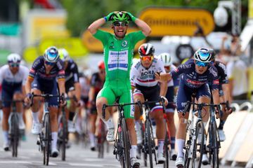 Tour de France : le monstre du sprint Mark Cavendish remporte la 6e étape à Chateauroux