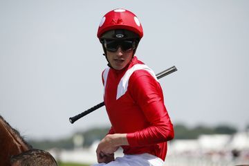 Un célèbre jockey visé par une enquête pour un viol qu'il conteste