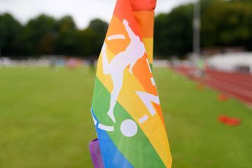 Un footballeur de Premier League évoque anonymement son homosexualité