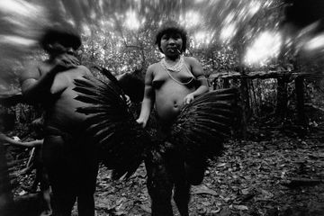Paris Match x Fondation Cartier pour l'art contemporain - La Fondation Cartier met à l'honneur Claudia Andujar et le peuple Yanomami