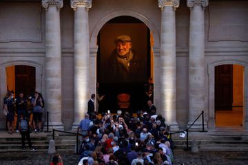 Hommage à Jean-Paul Belmondo: l'émotion des proches, les larmes du public