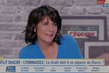 Laissée sans voix par une sortie de Raymond Domenech sur les footballeuses, Estelle Denis le punit