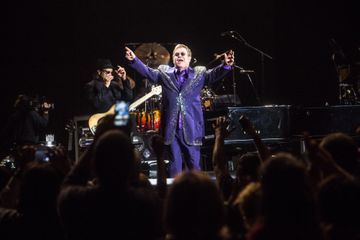 Elton John reporte d'un an ses concerts à Bercy