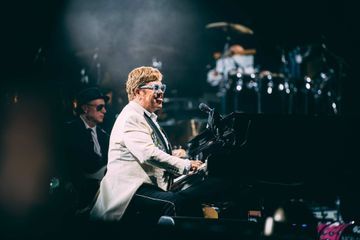 Hier soir à Paris... Elton John