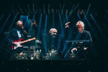 Hier soir à Paris... Genesis