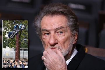 La statue en hommage à Johnny Hallyday est "une catastrophe", selon Eddy Mitchell