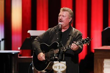 Le chanteur de country Joe Diffie est mort du coronavirus