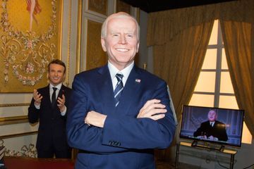 En images : Joe Biden dans le bureau d'Emmanuel Macron à Grévin