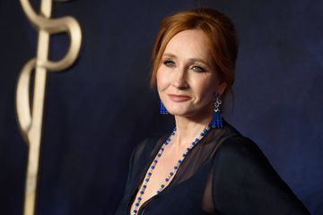 Accusée de transphobie, J.K. Rowling menacée de mort