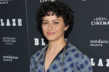 Alia Shawkat, proche amie de Brad Pitt, s'excuse d'avoir utilisé un terme raciste