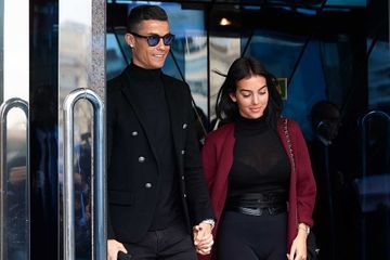 Cristiano Ronaldo dévoile une première photo de sa fille, malgré le deuil