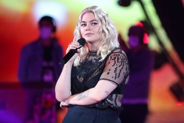 Critiquée sur son physique et victime de sexisme, Louane se confie