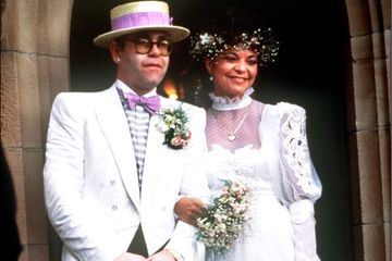Elton John évoque son ex-femme dans son ouvrage, elle lui réclame trois millions de livres