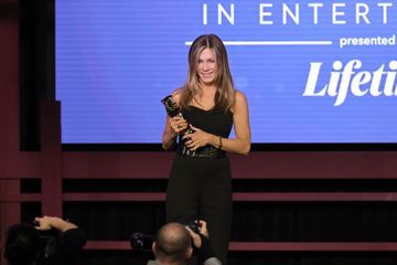 Jennifer Aniston, honorée avec style et émotion