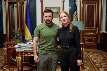 Jessica Chastain en Ukraine, la star reçue par le président Volodymyr Zelenskyy