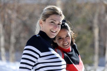 Julie Gayet et Sophia Aram, complices à l'Alpe d'Huez