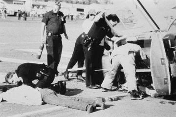 Dans les archives de Match - Quand Kirk Douglas racontait son crash d'hélicoptère