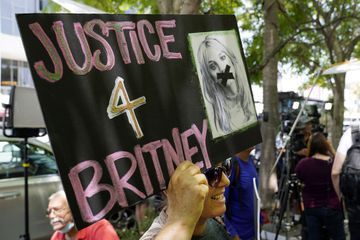 Le père de Britney Spears veut mettre fin à sa tutelle, l'avocat de la star y voit une 