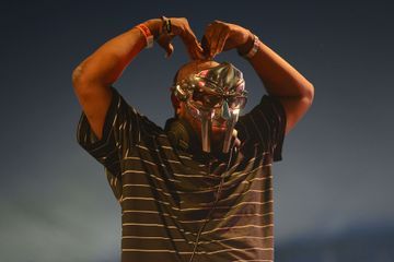 Le rappeur MF Doom est mort depuis des mois, révèle son épouse