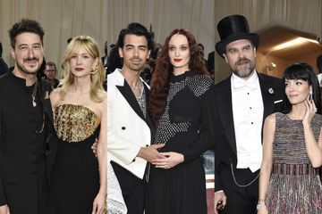 Sophie Turner et Joe Jonas, Lily Allen et David Harbour... Les couples paradent au gala du Met