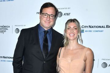 Les larmes de Kelly Rizzo, la veuve de Bob Saget : «Il était le meilleur homme»