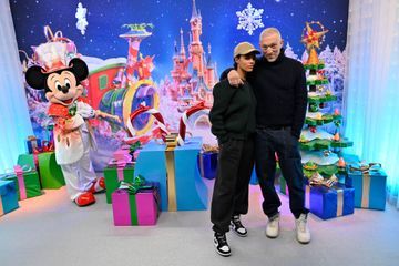 Les stars célèbrent le retour de Noël à Disneyland Paris