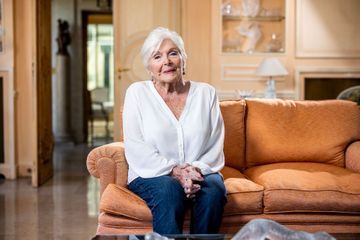 Line Renaud comblée de messages d'amour pour ses 93 ans