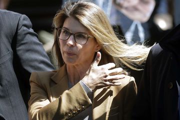 Lori Loughlin espère 