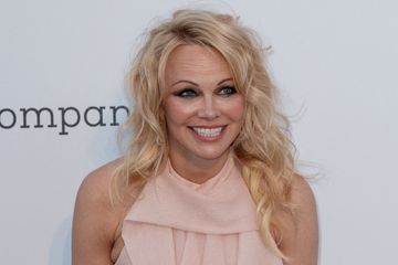 Pamela Anderson dit que Brigitte Bardot l'appelle 