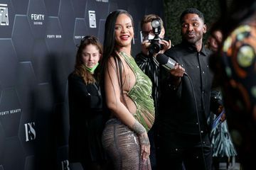 Rihanna expose fièrement son «baby bump» à Los Angeles