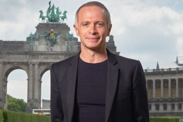 Samuel Etienne, à la plage avec ses enfants, dévoile son torse tatoué