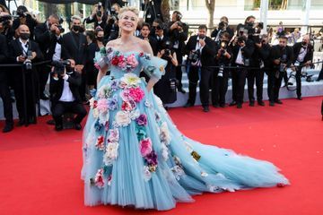 Cannes jour 9 : Sharon Stone arrive comme une fleur