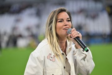 Sophie Tapie fait sensation en chantant La Marseillaise au Grand Prix de France