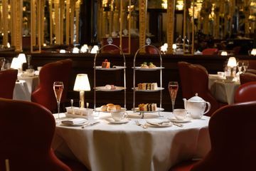 À la table des rois - Au Café Royal, on prend un thé du jubilé en hommage à la reine Elizabeth II
