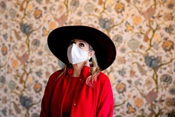 Maxima, masquée, pour l'inauguration de la nouvelle aile du Teylers Museum