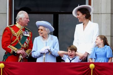 Jubilé d'Elizabeth II : bavard et remuant, le prince Louis se fait remarquer au balcon