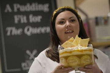 A la table des rois - Jubilé de platine d'Elizabeth II : découvrez la recette du «pudding» au citron et à l'amaretti
