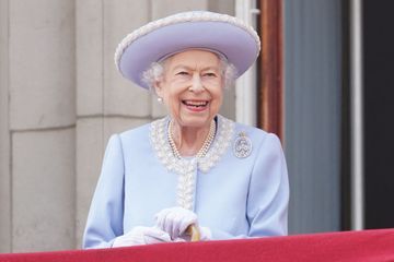 Jubilé de platine : Elizabeth II radieuse au balcon avec le duc de Kent