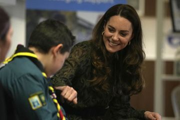 Kate, radieuse pour saluer des bénévoles