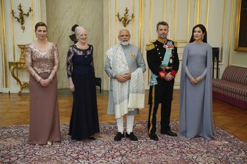 Mary et Frederik aux côtés de Margrethe II pour dîner avec le Premier ministre indien