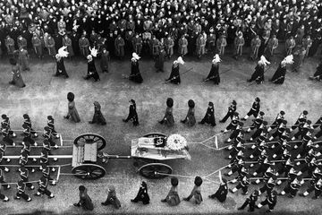Royautés, le saviez-vous ? - La procession funéraire de George VI dans Londres a duré plus de trois heures