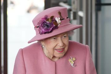 La reine Elizabeth II annule, avec regret, son traditionnel déjeuner d'avant-Noël