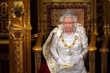 Elizabeth II n'ouvrira pas le Parlement ce mardi, à «contrecoeur»