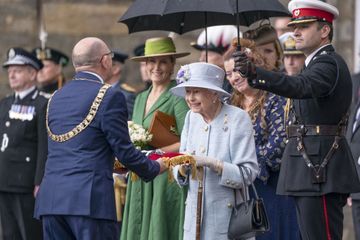 Elizabeth II tout sourire à Edimbourg pour lancer sa Holyrood Week avec Sophie et Edward