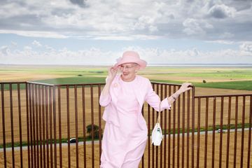 La reine Margrethe II toute pimpante en rose pâle pour célébrer une date historique