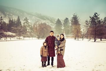 Les petits princes du Bhoutan dans la neige pour souhaiter une bonne année